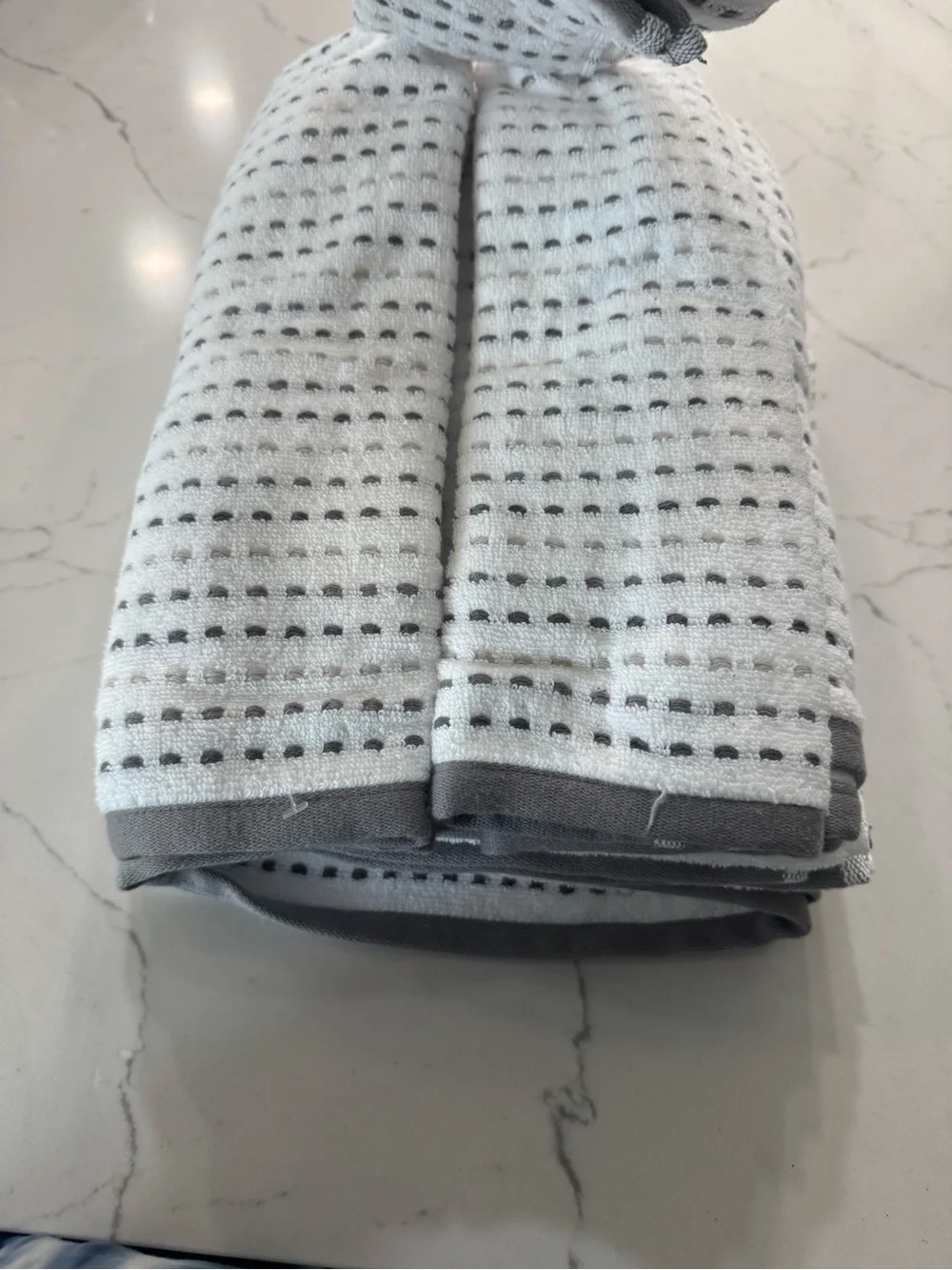 Caro Home 6 Piece Towels Set- White & Gray New without tags